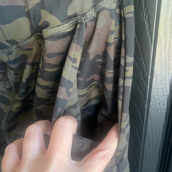 Alphalete camo army green joggers pants women’s size small - Picture 4 of 8